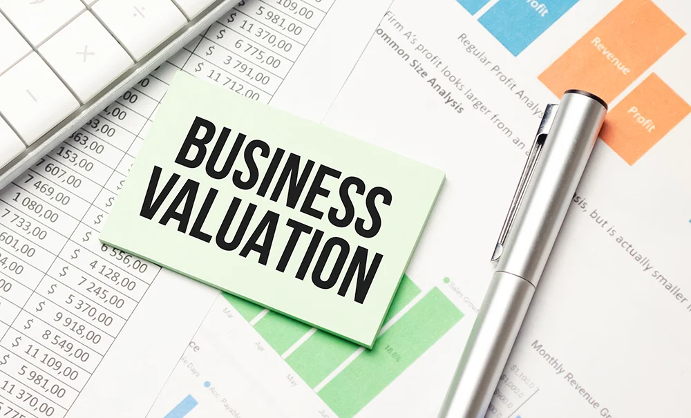 What are the different approaches of valuation as per International Valuation Standards?